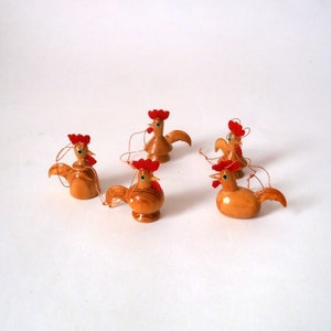 Old wooden ore mountain easter decoration 5 Chicken family, wooden easter decor german folk art Erzgebirge, easter animal figurine GDR