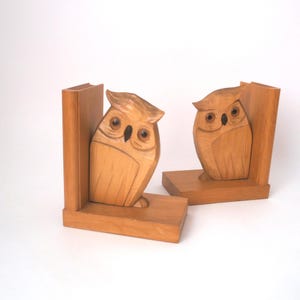 Vintage wooden owl bookends, hand carved bird owl book ends, German mid century modern wood book ends, rustic home decor, mcm boho bookends