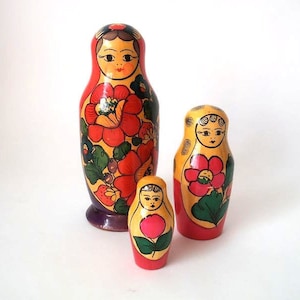 Nesting doll, matryoshka dolls, hand painted wooden dolls, babushka, russian vintage, 60s Zagorsk folk art, mid century wooden nesting doll