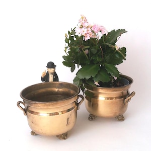 Vintage brass planter, 2 footed planter, 2  solid brass, vintage plant pot, cachepot metal, cottage farmhouse indoor gardening