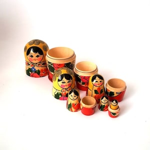 Nesting doll, matryoshka dolls, hand painted wooden dolls, babushka, russian vintage, 60s Zagorsk folk art, mid century wooden nesting doll