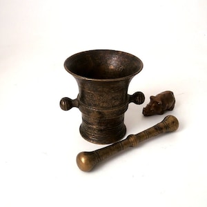 Vintage mortar and pestle brass bronze mortar, mediun size mortar, footed mortar, apothecary mortar, pharmacy mortar, medical mortar