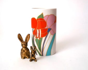 Vintage small white elliptical porcelain vase with pop art flower decor made by Rosenthal, mid century modern porcelain op art vase 70s