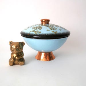 Vintage enamel bowl with stand, Mid-Century Modern enamel bowl, jewelry bowl DDR enamel Fischland, MCM jewelry storage