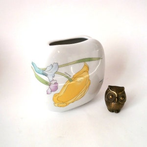 Vintage porcelain vases with flower decor made by Hutschenreuther Leonard Paris mid century modern porcelain