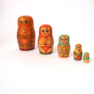 Nesting doll, matryoshka dolls, hand painted wooden dolls, babushka, russian vintage, 60s Zagorsk folk art, mid century wooden nesting doll