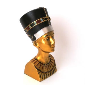 Vintage souvenir bust of Nefertiti, used sculpture bust head of Nefertiti queen from ancient Egypt, sculptural art of the Amarna period