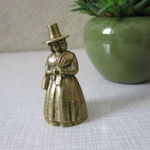 Vintage brass table bell, hand bell, brass reception bell, dinner bell, solid brass figurine, retro collectible brass bell, vintage wedding