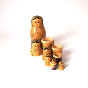 Nesting doll, matryoshka dolls, hand painted wooden dolls, babushka, russian vintage, 60s Zagorsk folk art, mid century wooden nesting doll