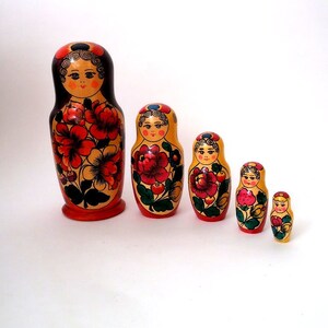 Nesting doll, matryoshka dolls, hand painted wooden dolls, babushka, russian vintage, 60s Zagorsk folk art, mid century wooden nesting doll