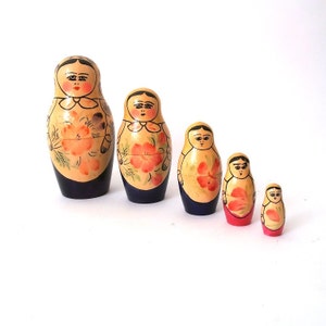 Nesting doll, matryoshka dolls, hand painted wooden dolls, babushka, russian vintage, 60s Zagorsk folk art, mid century wooden nesting doll