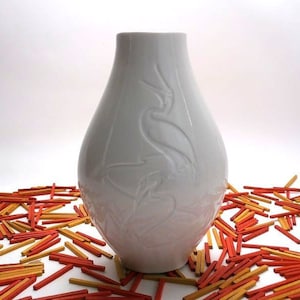 Vintage white glazed porcelain vase Ak Kaiser, mid century white porcelain vase, glazed Crane Pelican vase 70s, wgp white vintage vase, 60s