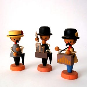 Vintage wooden ore mountain figurines  Loan box player, newspaper vendor, Dandy, German traditional folk art ore mountain, wood art Germany