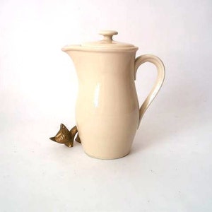 Vintage cocoa pot designed by Wilhelm Wagenfeld, tea pot / coffee pot, beige porcelain cocoa pot tea pot