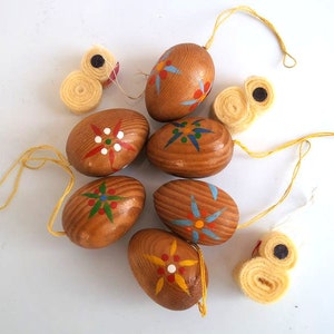 Vintage wooden easter eggs, set of 6 natural wooden easter shrup hanging ornaments, German folk art GDR ore mountains Easter egg decoration