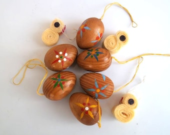 Vintage wooden easter eggs, set of 6 natural wooden easter shrup hanging ornaments, German folk art GDR ore mountains Easter egg decoration