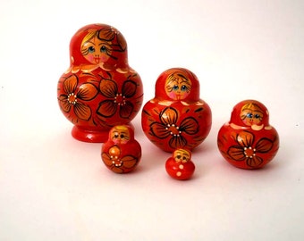 old russian  design  Zagorsk     RUSSIAN NESTING DOLL  5 PCS  4.5"  #5 
