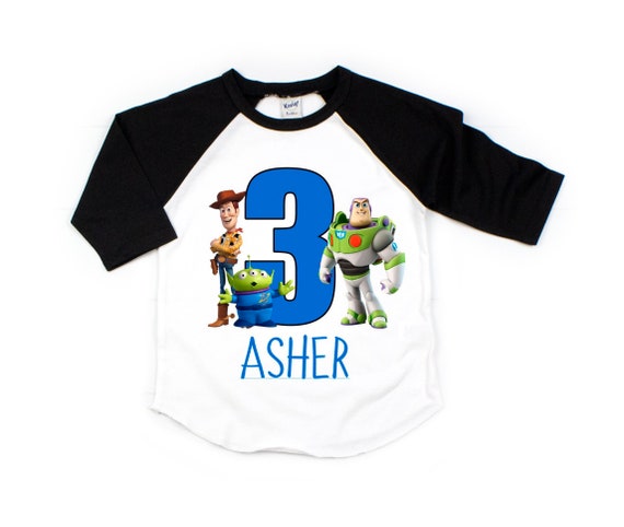 トイストーリーの誕生日Tシャツ、バズライトイヤーの誕生日