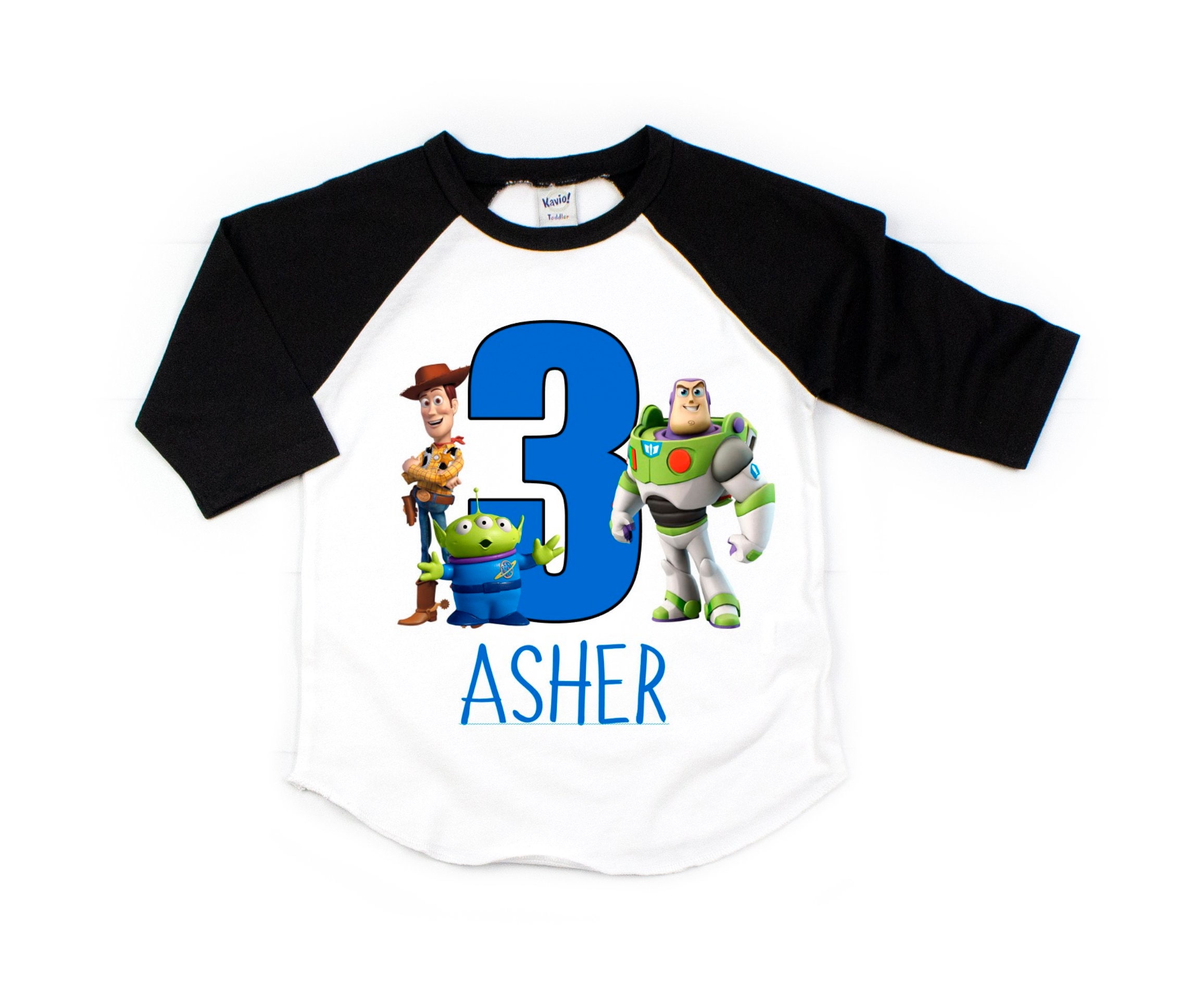 トイストーリーの誕生日Tシャツ、バズライトイヤーの誕生日
