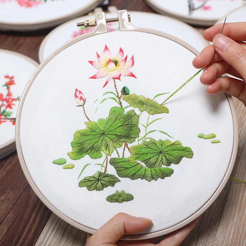 Beginner Embroidery Kit Full Kit DIY Floral Needlepoint Hoop Wall Art Kit Modern Embroidery Kit For Friends Pattern 2