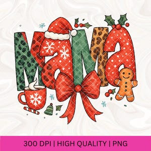 Könnte beinhalten: Festliche Grafik mit dem Wort "MAMA" im Weihnachtsthema. Die Buchstaben weisen Muster wie Leopardenmuster, rote Punkte und grünes Leopardenmuster auf. Eine rote Schleife, ein Lebkuchenmann und eine Tasse Kakao vervollständigen das Design.