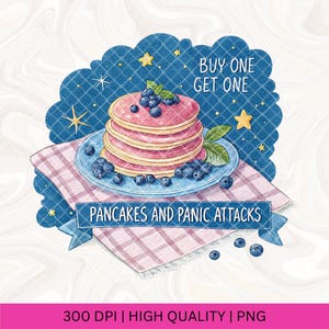 Può includere: Un'illustrazione ad acquerello di una pila di pancake rosa con mirtilli su un piatto blu. Il piatto è su una tovaglia a quadri rosa e bianca. Il testo "BUY ONE GET ONE" e "PANCAKES AND PANIC ATTACKS" è scritto sull'immagine.
