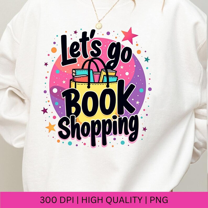 K&ouml;nnte beinhalten: Wei&szlig;es Sweatshirt mit einem bunten Grafikdesign, auf dem "Let's go book shopping" steht. Die Grafik zeigt eine Einkaufstasche gef&uuml;llt mit B&uuml;chern und einen Stern.