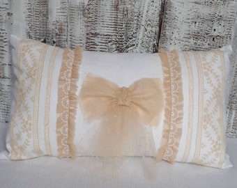 Romantic knot cushion cover, shabby chic cushion, vintage lace cushion