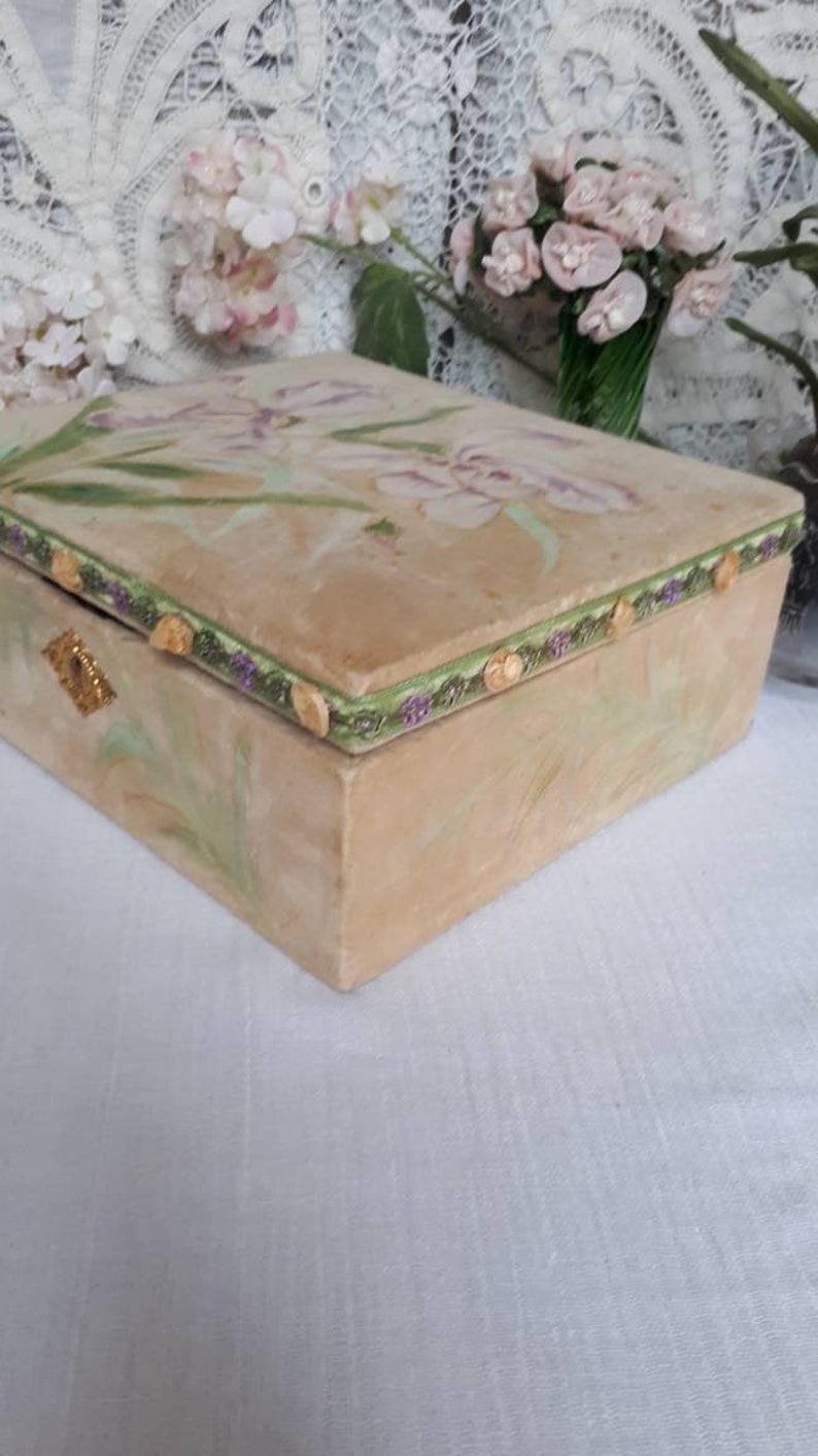 Vintage antique French romantic decoration charm box jewelry box