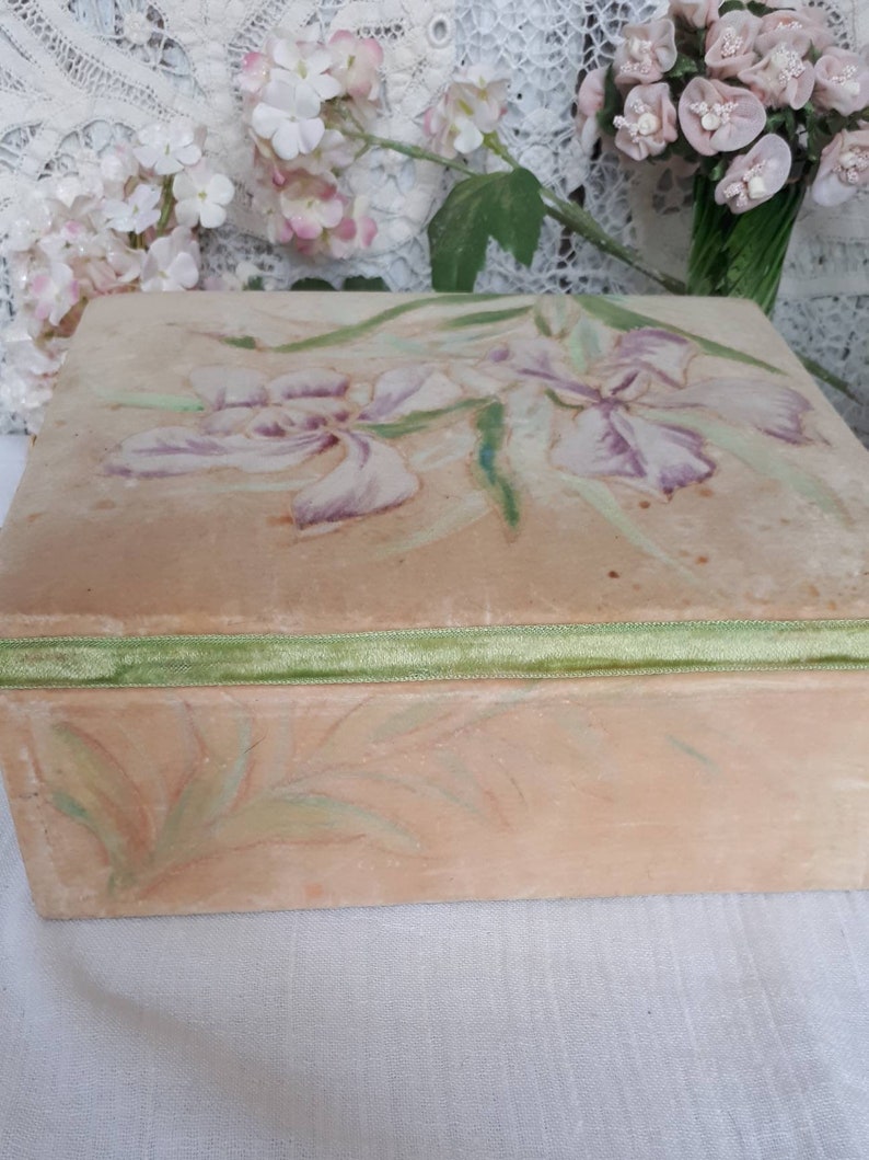 Vintage antique French romantic decoration charm box jewelry box