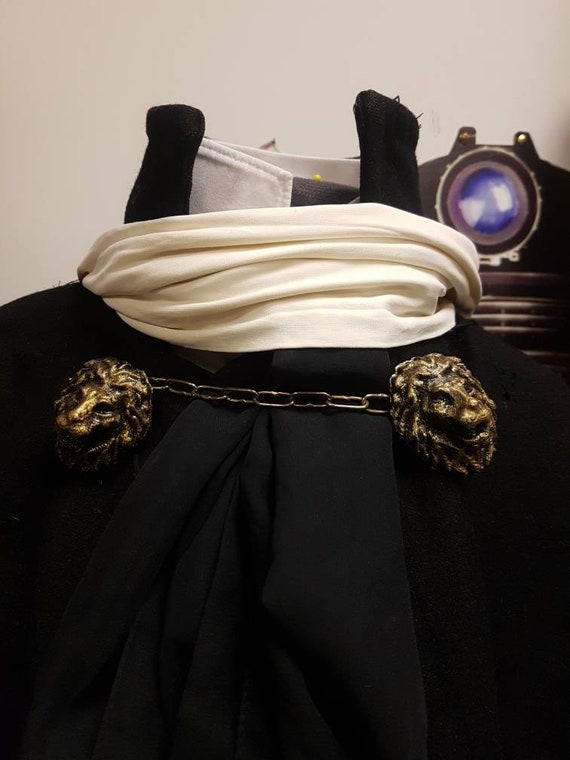 Doctor who, first doctor cosplay, lion cloak clasps with chain