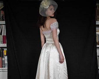 128 - Cult..Prezioso abito da sposa vintage originale anni'50/abito da sposa di raso in seta e tulle anni'50/abito da sposa '50 e cappello