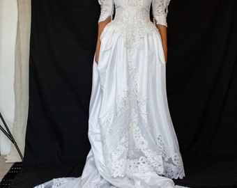 164 - Bizarre and baroque, for the bride who loves to dare.Vintage 80s wedding dress/puff sleeves wedding dress, embroidery, bow/80s wedding