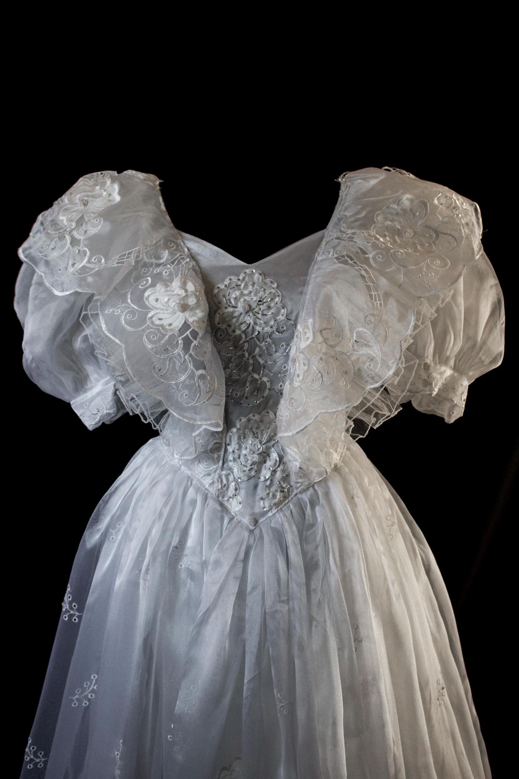 201 - 豪華な刺繍が施された80年代のヴィンテージウェディング