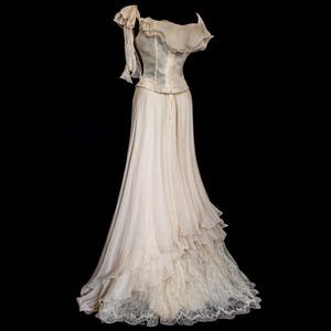 RESERVED - 277 - A sober and elegant two-piece Vintage wedding dress top + skirt in pure silk and lace / dress in pure silk lace top skirt