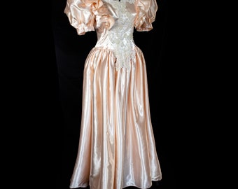 193 - Robe de mariée Barbiecore vintage des années 80/Robe de mariée sucrée des années 80 en satin rose/Robe de mariée en satin rose avec broderie