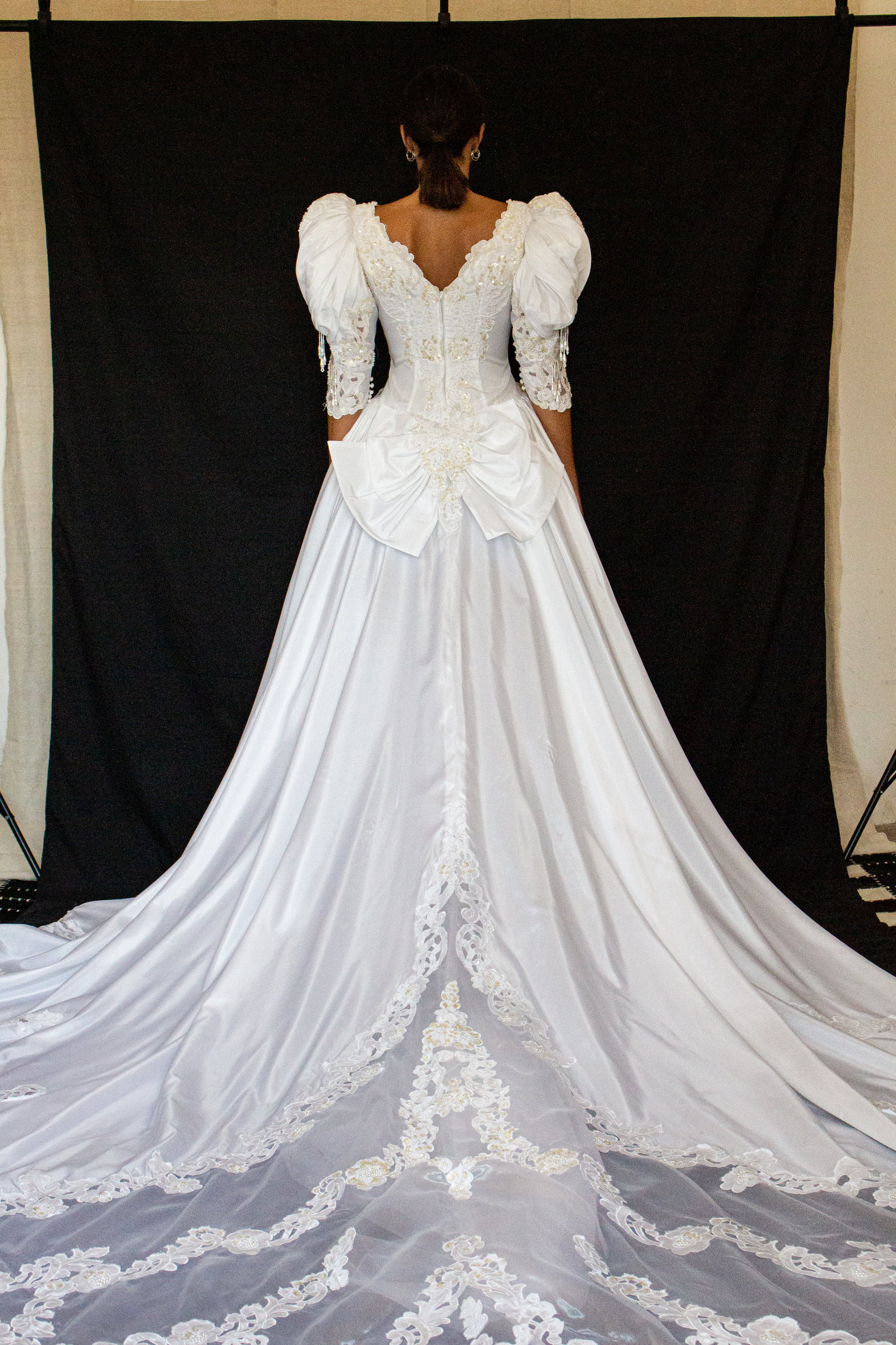164 Bizarre et baroque pour la mariee qui aime oser. Robe de mariee vintage annees 80 robe de mariee a manches bouffantes broderie noeud Mariage annees 80 Etsy France