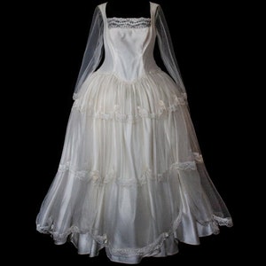 197 - In the myth of Scarlett (Scarlett) O&#39; Hara Vintage princess wedding dress/Princess wedding dress in satin and silk tulle
