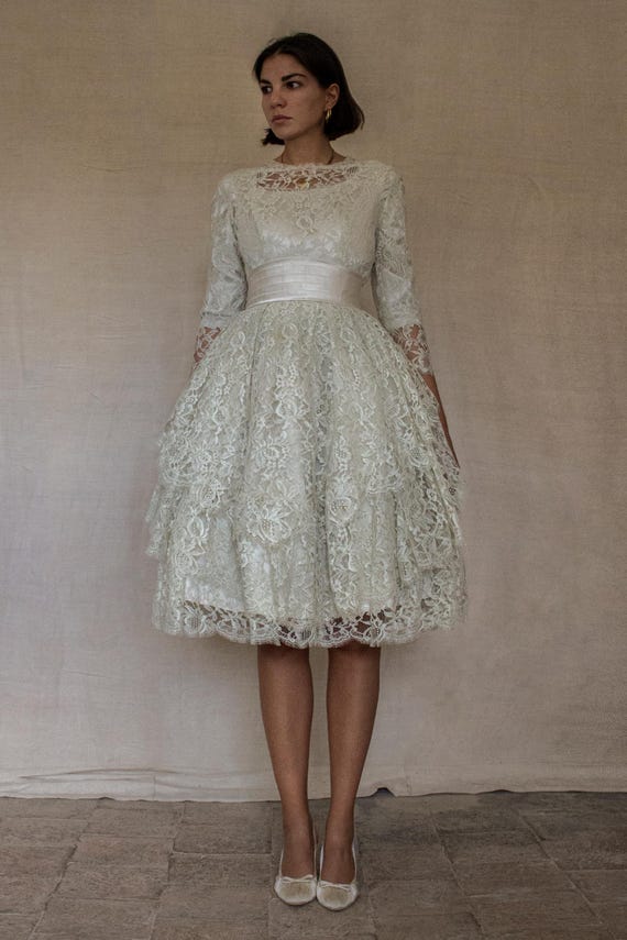 306 - 1960s Lace Mini Wedding Dress: Short Off-white Bridal Gown With Long  Sleeves, Peplum Ruffles & Back Bow. Mod Style Civil Wedding Dress - Etsy  Israel