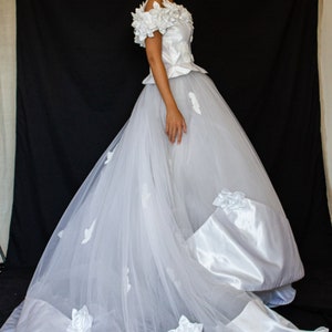 160 - We simply love it!! Vintage 80s wedding dress/Princess tulle and satin wedding dress with 3D flowers/Original 80s wedding dress
