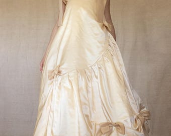 354 - Unique vintage silk taffeta wedding dress: cream & caramel trapeze gown with maxi organza bows, open back bridal dress with ruffles