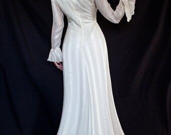 177 - Wedding '70s Vintage 70s wedding dress/Original 70s wedding dress/Ivory satin wedding dress with ruffles