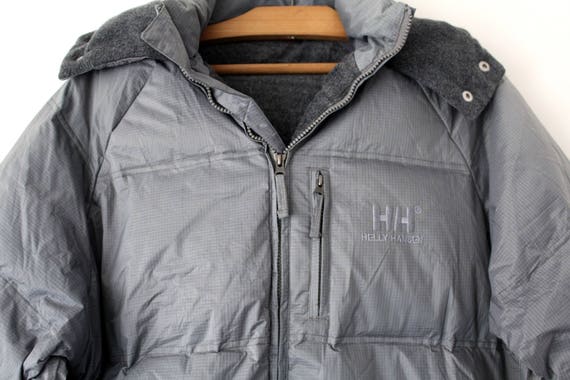 90er Jahre Helly Hansen Daunenjacke, Vintage Warm Puffer Jacke, grau Kapuze Winterjacke, Hip Hop Down Puffer, Größe L 90er Jahre Helly Hansen Daunenjacke, Vintage Warm Puffer Jacke, grau Kapuze Winterjacke, Hip Hop Down Puffer, Größe L