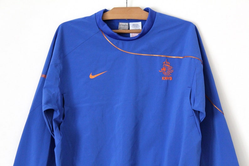 nike running jumper