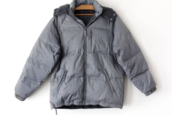 90er Jahre Helly Hansen Daunenjacke, Vintage Warm Puffer Jacke, grau Kapuze Winterjacke, Hip Hop Down Puffer, Größe L 90er Jahre Helly Hansen Daunenjacke, Vintage Warm Puffer Jacke, grau Kapuze Winterjacke, Hip Hop Down Puffer, Größe L