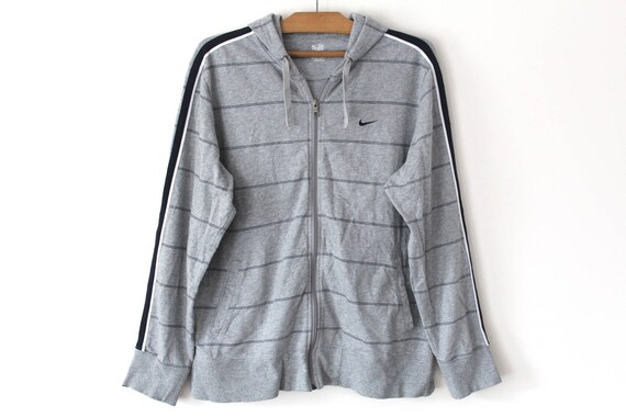 gray nike sweatshirt
