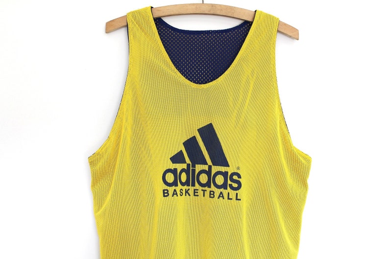 Adidas reversibile Tank Top, Vintage Adidas maglia, maglia Adidas blu senza maniche gialla, Adidas basket serbatoio, grande Logo, Hip Hop, taglia L Adidas reversibile Tank Top, Vintage Adidas maglia, maglia Adidas blu senza maniche gialla, Adidas basket serbatoio, grande Logo, Hip Hop, taglia L