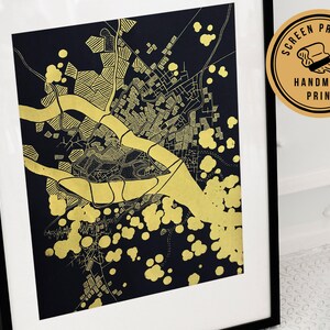 Abstrakter Kunstdruck | Gold Schwarz | Imaginary Modern Karte | Fantastische Reisekarte | Limitierte Auflage | Geometrische Wandkunst | Goldenes Poster