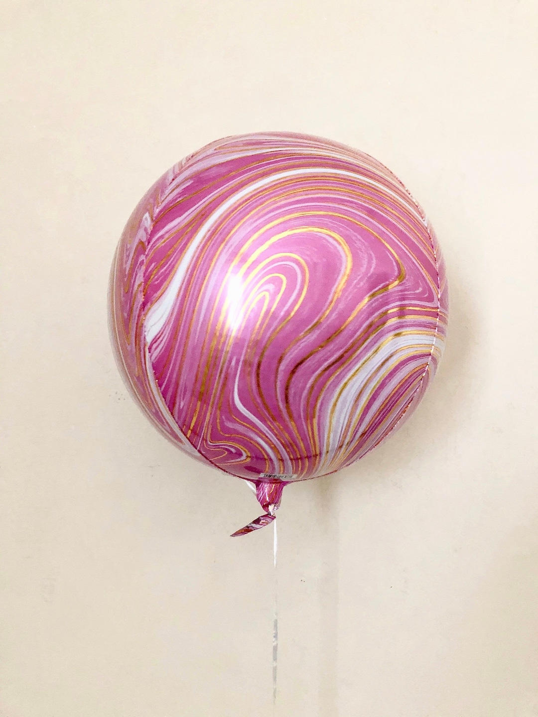 Vaste Ballon Volant Rose Vif Avec Fil De Roulement Illustration