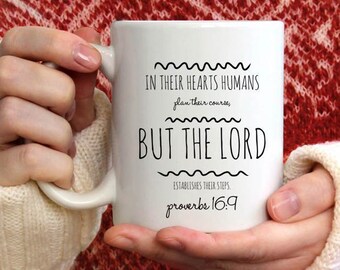 Bijbel Vers Mok, Christelijke geschenken voor vrouwen, voor mannen, Spreuken 16:9 Citaat, Bijbel Vers Gift Graduate Inspirerende Bijbel Verse Koffie Mok